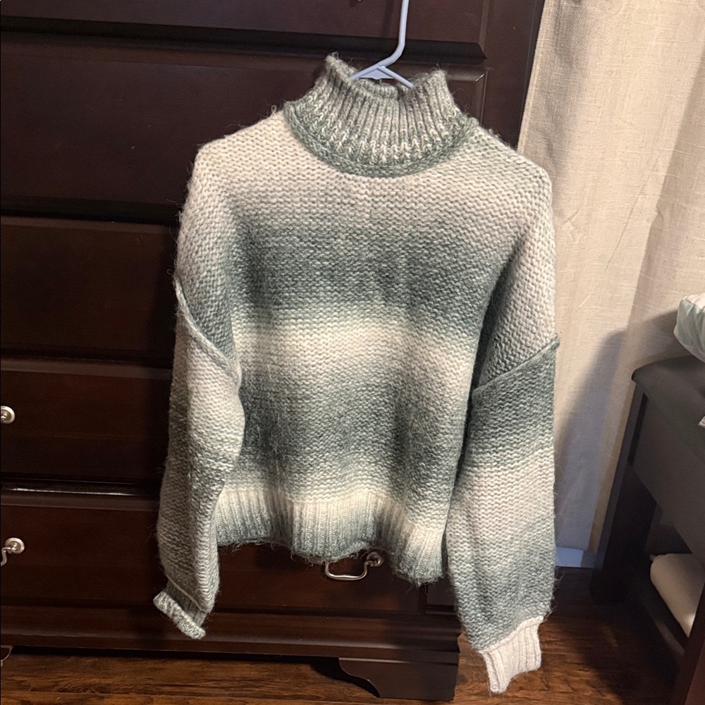 Like new! Elegant Ombre Turtleneck Sweater - Picture 2 of 5